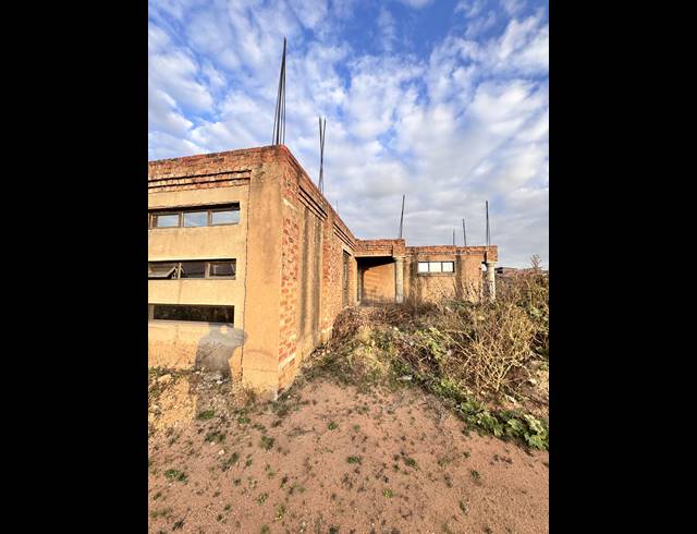4 BEDROOM FREESTANDING FOR SALE IN AERORAND SOUTH